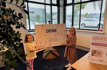 Cheque overhandigd stichting Usher Syndroom 