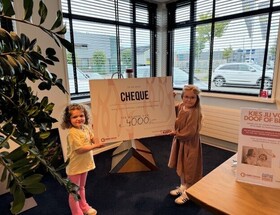 Cheque overhandigd stichting Usher Syndroom 